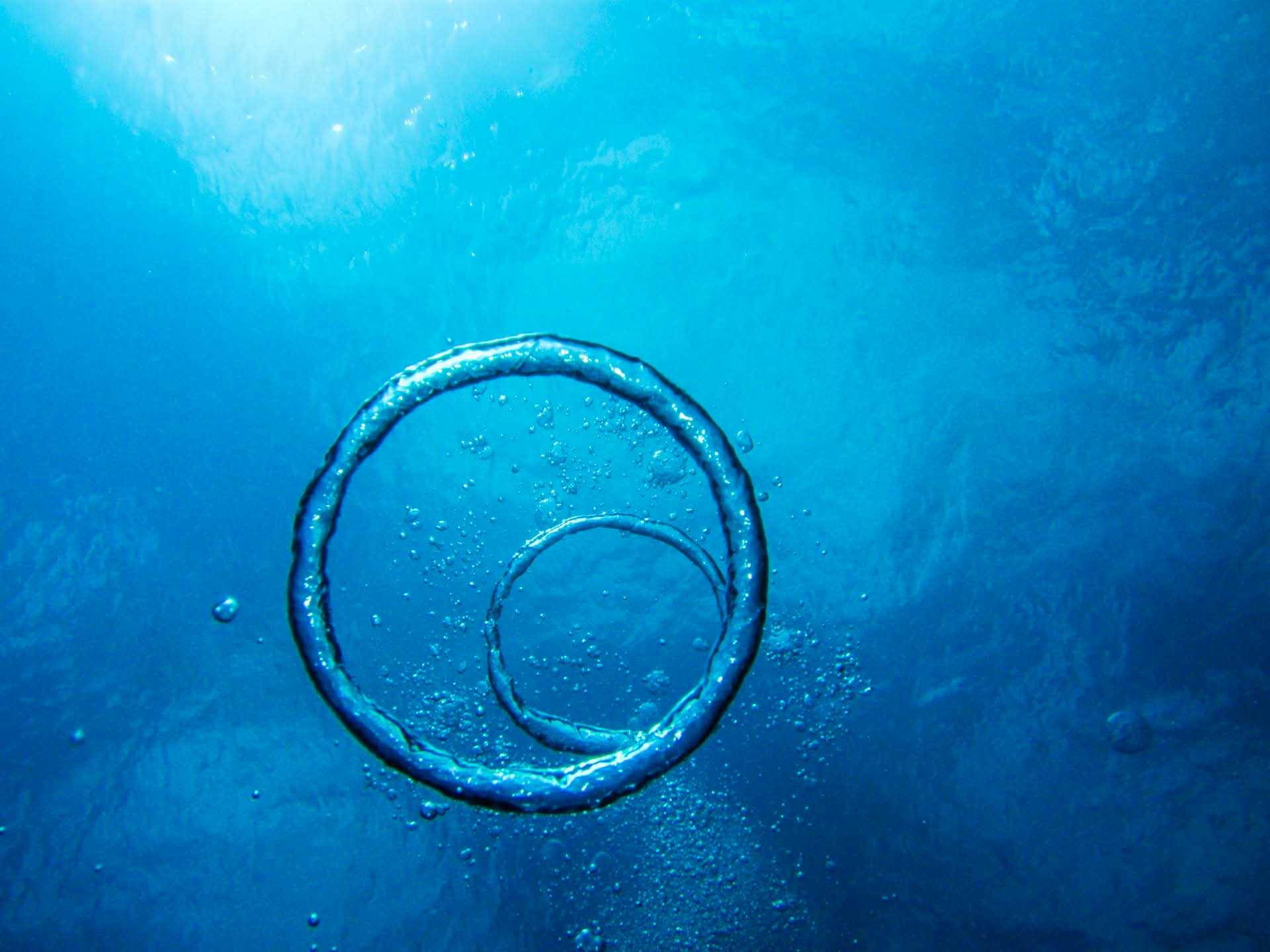 Air bubbles underwater representing safe scuba diving practices